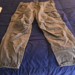 H&M Men's Cargo Pants in Olive